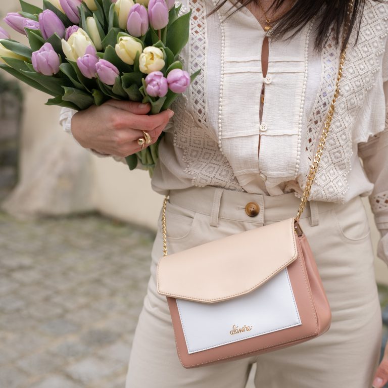 Fabrication Made in France du sac à mains bandoulière vegan Alénore