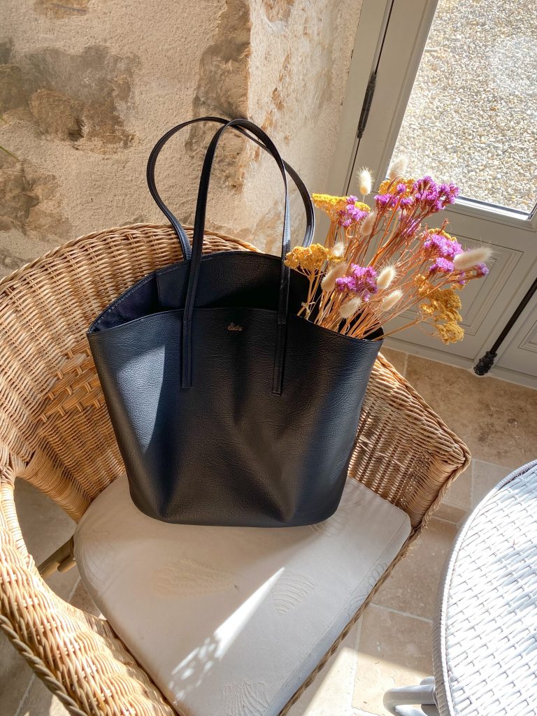 Alénore haute maroquinerie végétale est une marque de sacs et accessoires véganes, sans cuir, fabriqués en France, éthique et éco-responsable