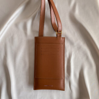 Pochette Téléphone Vanille marron Alénore Haute Maroquinerie végétale et végane fabriquée en France