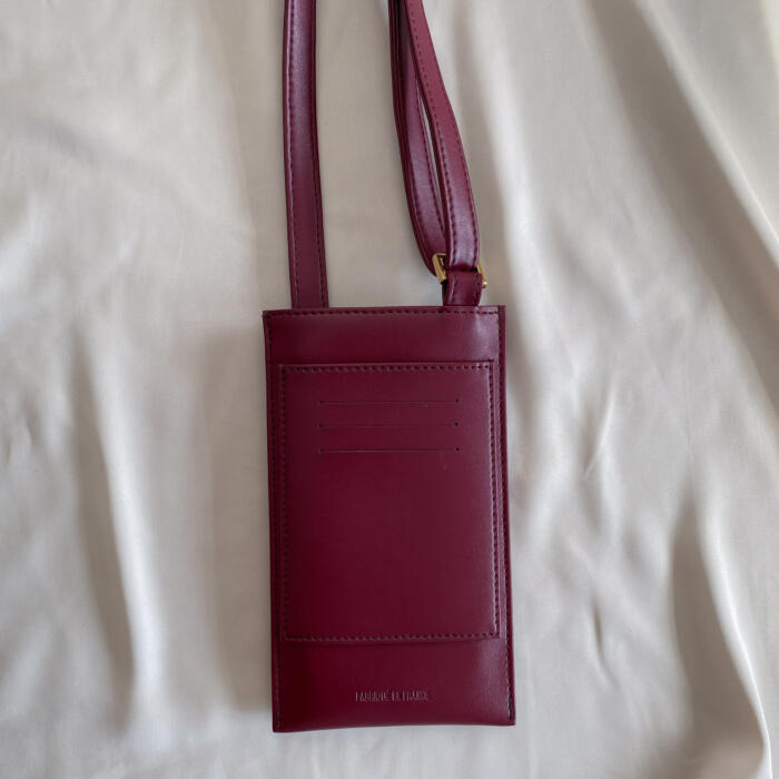 Pochette Téléphone Vanille bordeaux Alénore Haute Maroquinerie végétale et végane fabriquée en France Pochette Téléphone Vanille bordeaux Alénore Haute Maroquinerie végétale et végane fabriquée en France