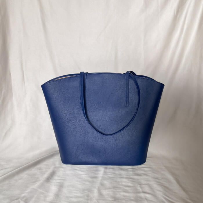 Sac Cabas Mimosa bleu marine Alénore maroquinerie végétale et végane fabriquée en France 2 Sac Cabas Mimosa bleu marine Alénore maroquinerie végétale et végane fabriquée en France 2