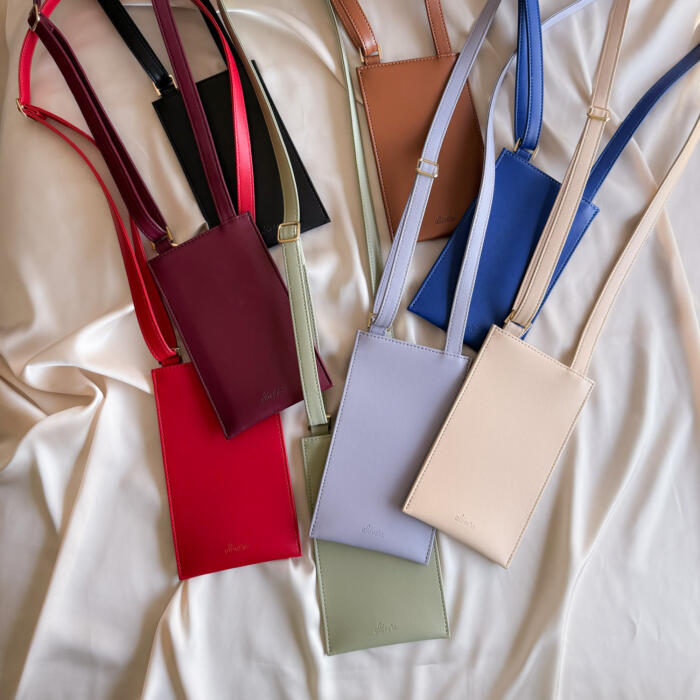 Pochette téléphone Alénore Maroquinerie végétale, végan Fabriquée en France Pochette téléphone Alénore Maroquinerie végétale, végan Fabriquée en France