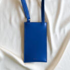 Pochette téléphone bleu roi Alénore Maroquinerie végétale, végan Fabriquée en France