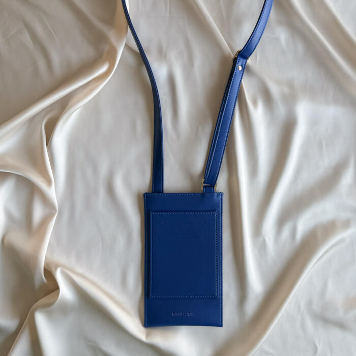 Pochette téléphone bleu roi Alénore Maroquinerie végétale, végan Fabriquée en France verso