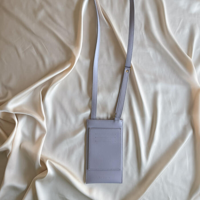 Pochette téléphone lilas Alénore Maroquinerie végétale, végan Fabriquée en France verso Pochette téléphone lilas Alénore Maroquinerie végétale, végan Fabriquée en France verso