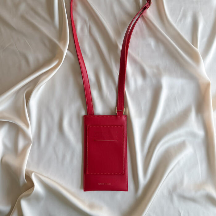 Pochette téléphone rouge Alénore Maroquinerie végétale, végan Fabriquée en France verso