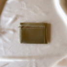 Alenore-Maroquinerie-vegetale-et-vegane-fabriquee-en-France-Portefeuille-compact-jasmin-coloris-or dos