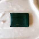 Alenore-Maroquinerie-vegetale-et-vegane-fabriquee-en-France-Portefeuille-compact-jasmin-coloris-vert sapin