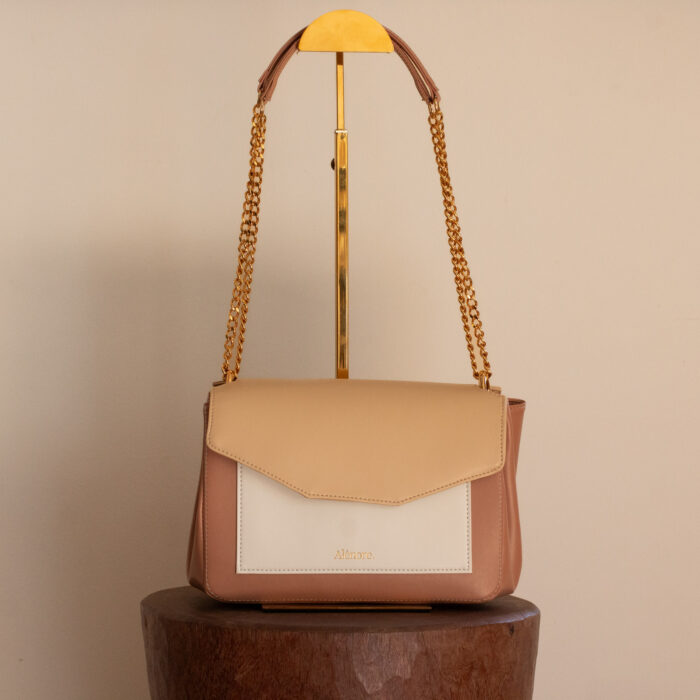 alenore-bandouliere-vr-face